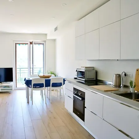 The Blue - / View Modern Near Olmo Daire *