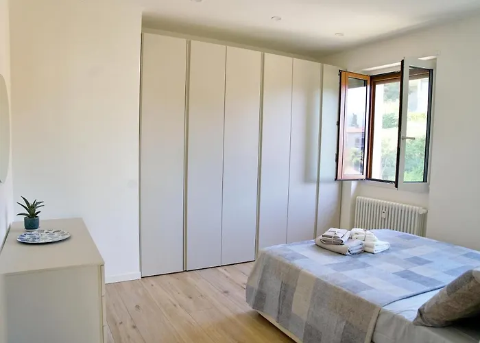 The Blue - / View Modern Near Olmo Como